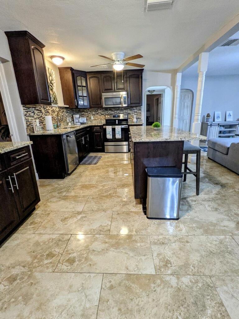Private Poolside 5Br Villa Клиъруотър Екстериор снимка